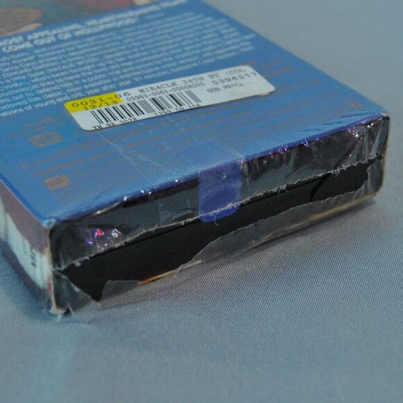Miracle on 34th Street Color Version VHS movie New in Box - Picture 3 of 3